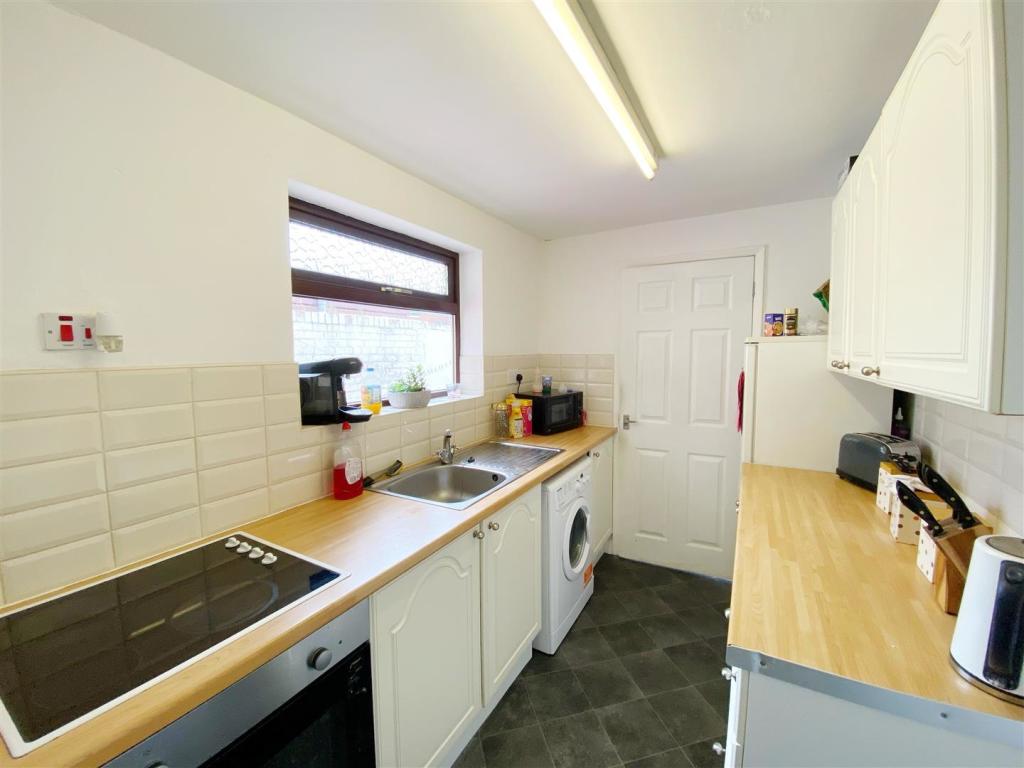 Kitchen 1.jpg