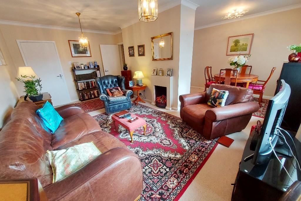 Sitting/Dining Areas