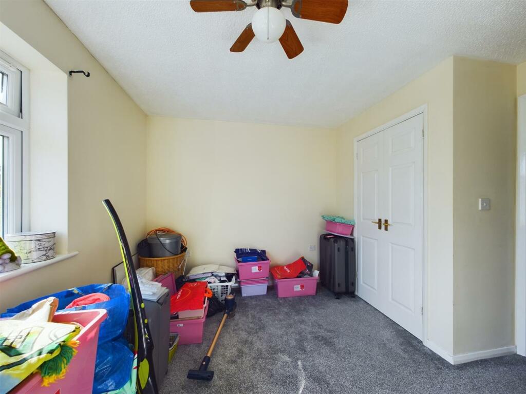 Master Bedroom (2).jpg