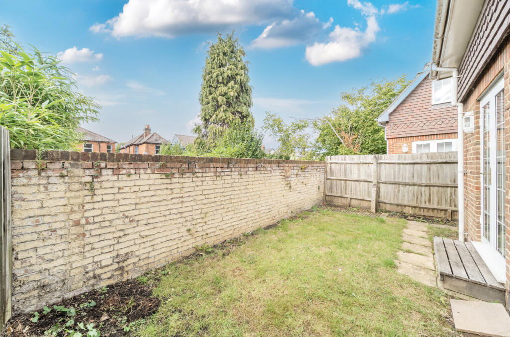 1348349-13-68b5c6...