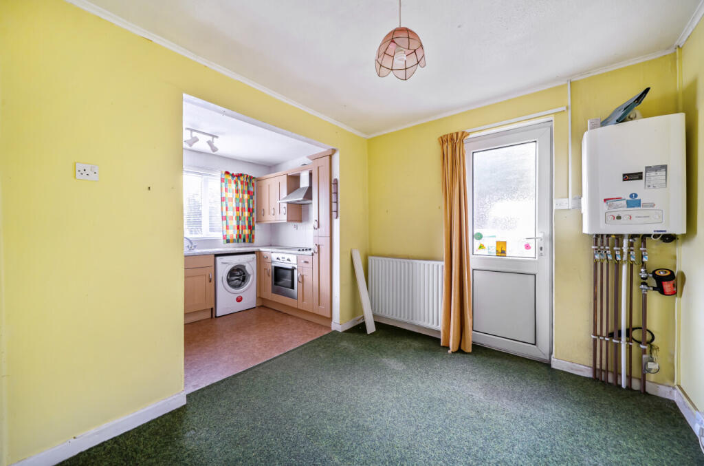 1373074-1-690b5ae...