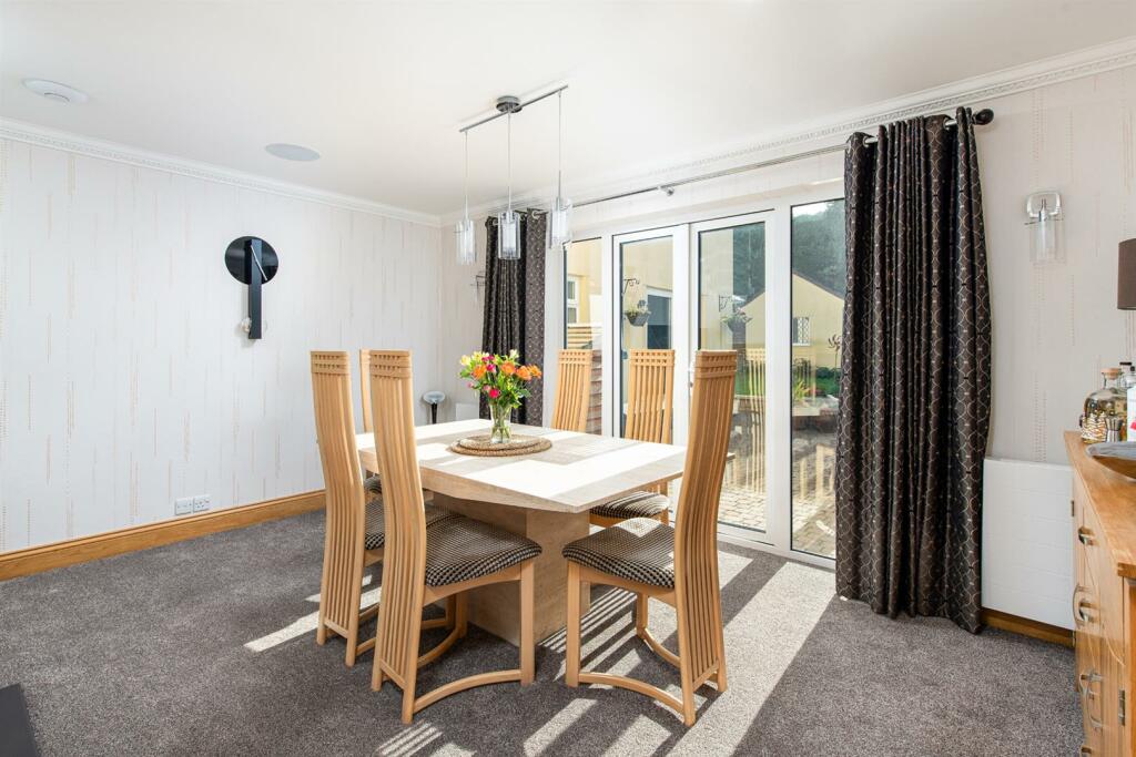 Dining_Room_2.jpg