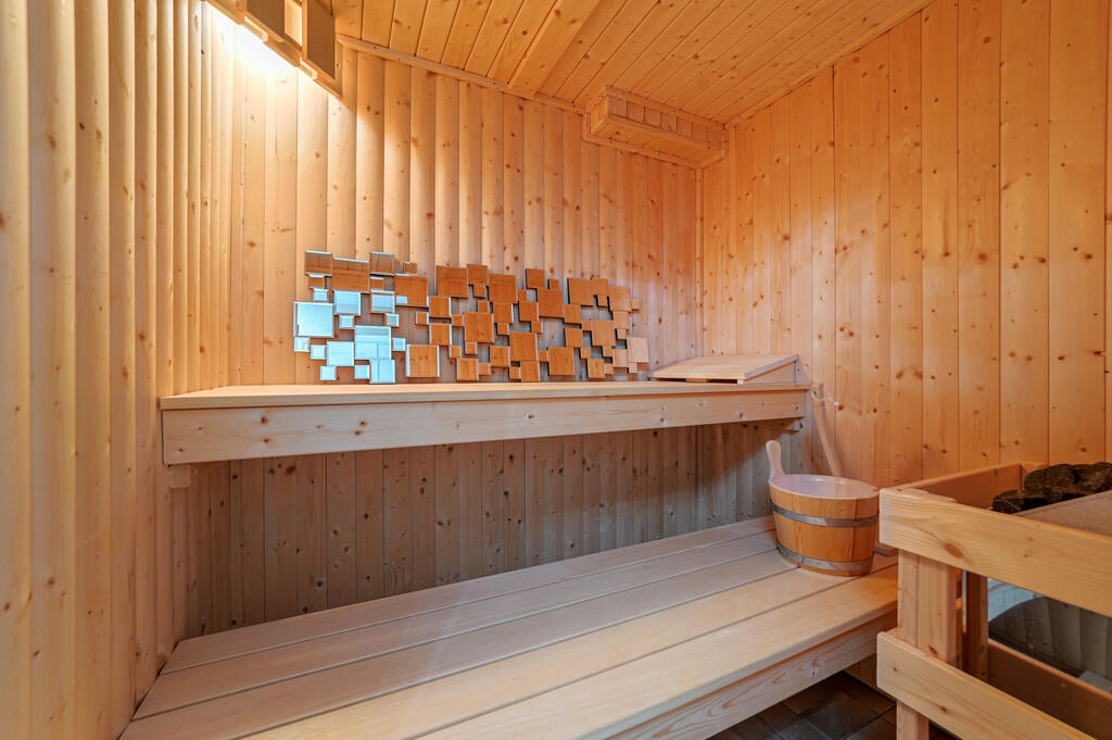 PT-FC(COL)-13Huna...