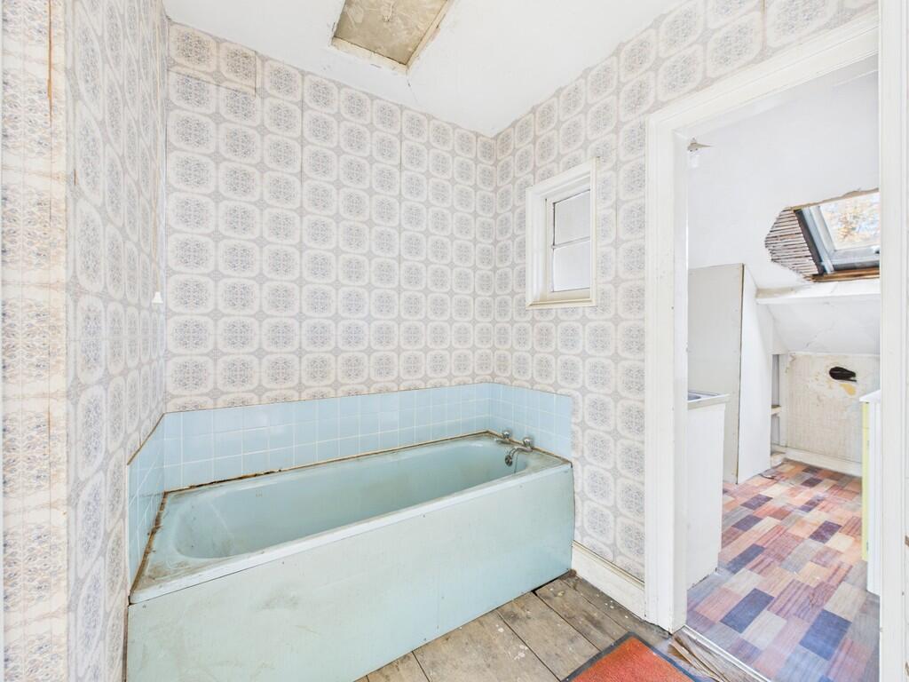 CAM03974G0-PR0215...