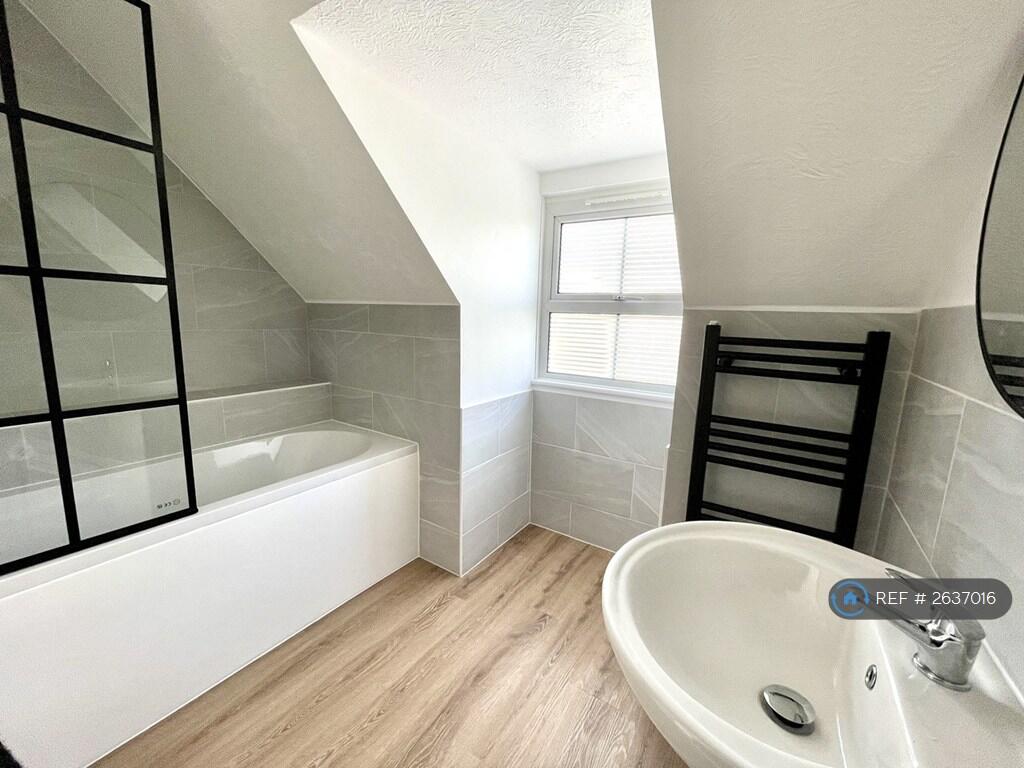 2nd Floor Bathroom