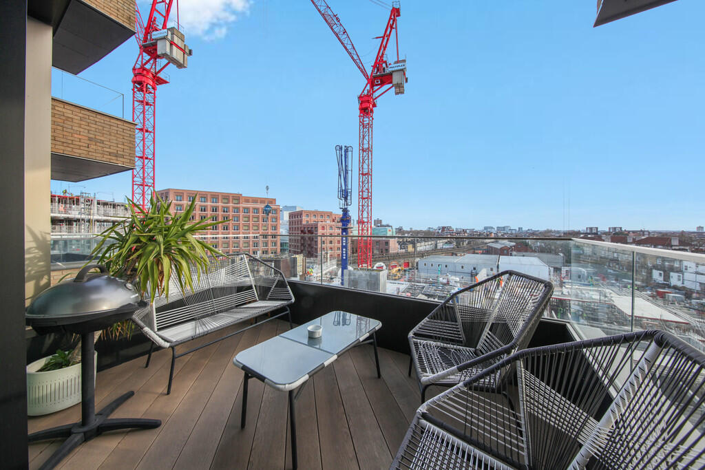 Apartment 409, 6 ...