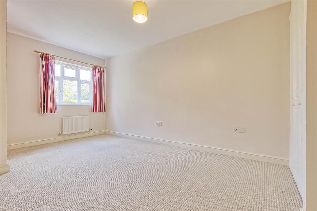 Bedroom 4.jpg