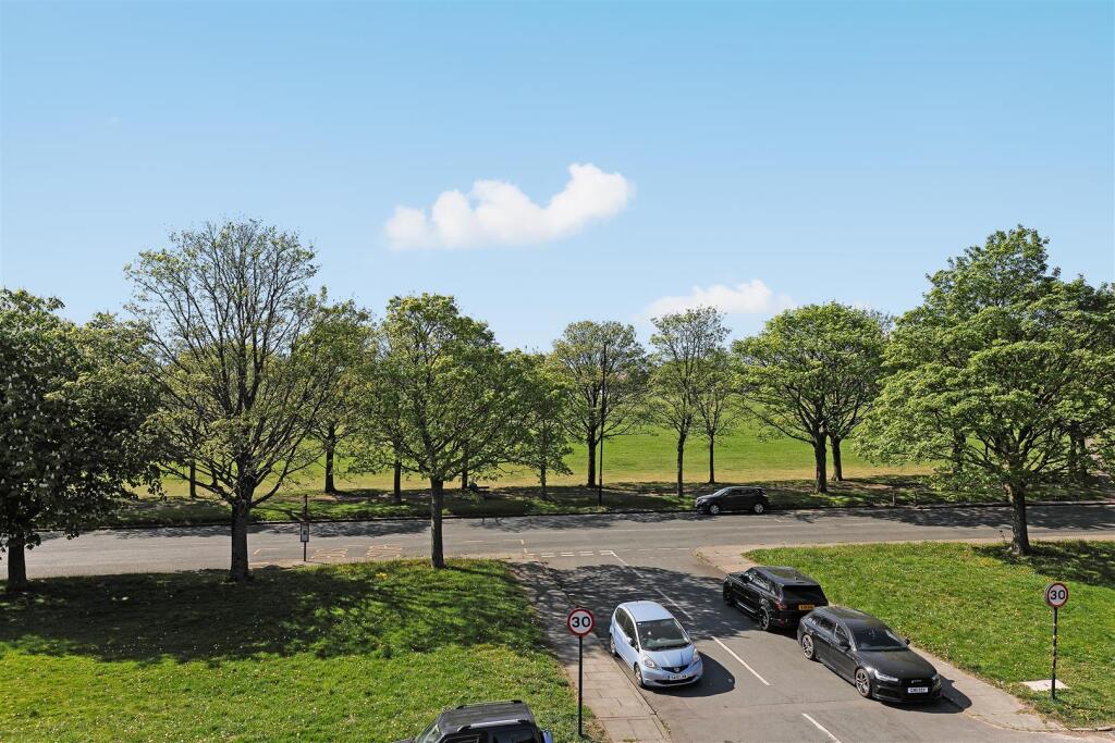 19 Savile Park.33.Photoneg.co.uk.jpg