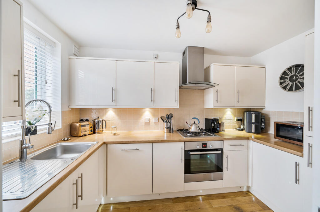 13856514692d95e7e1589