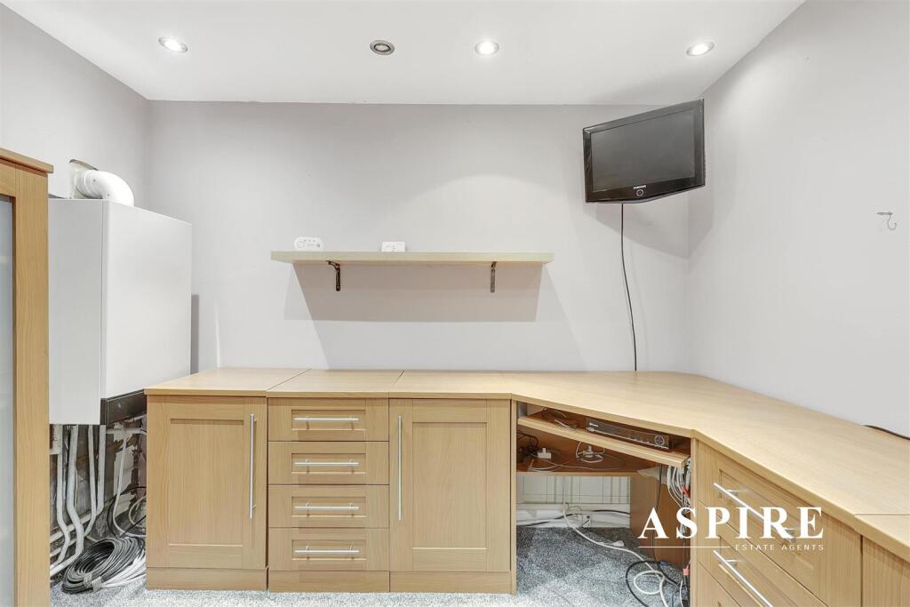 Aspire Estate Agents2.jpg