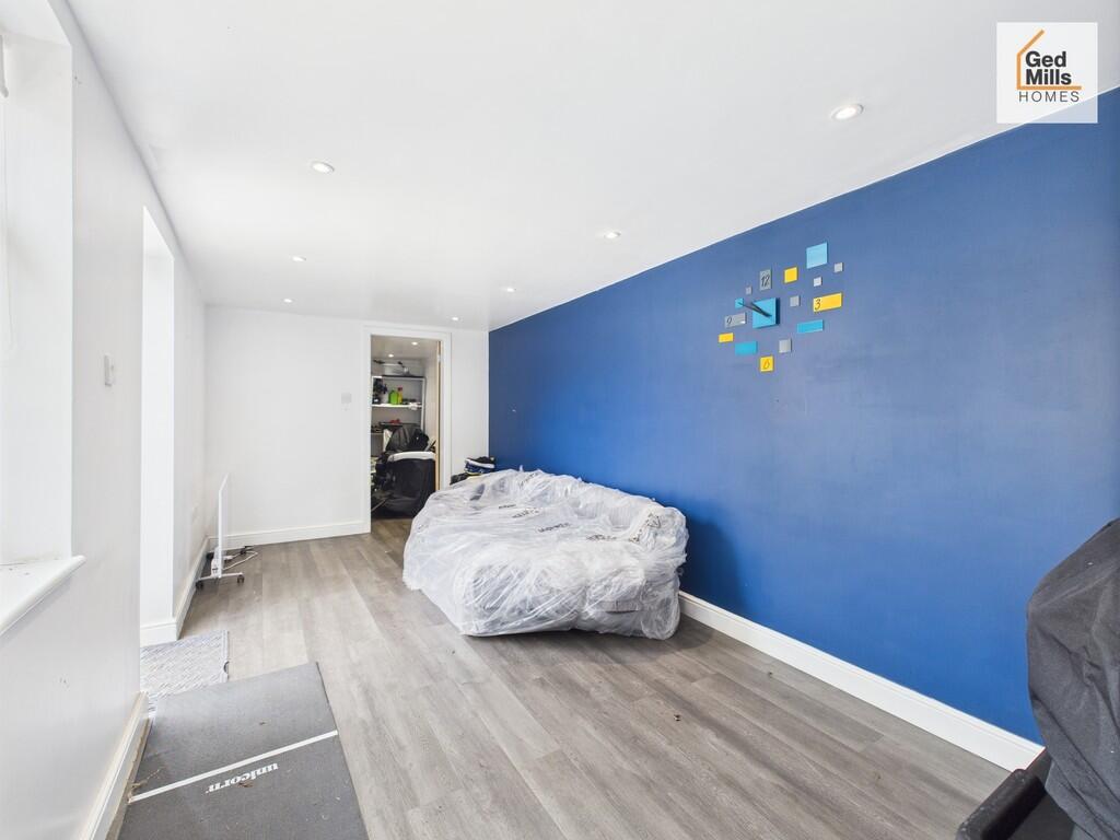 CAM04261G0-PR0067...