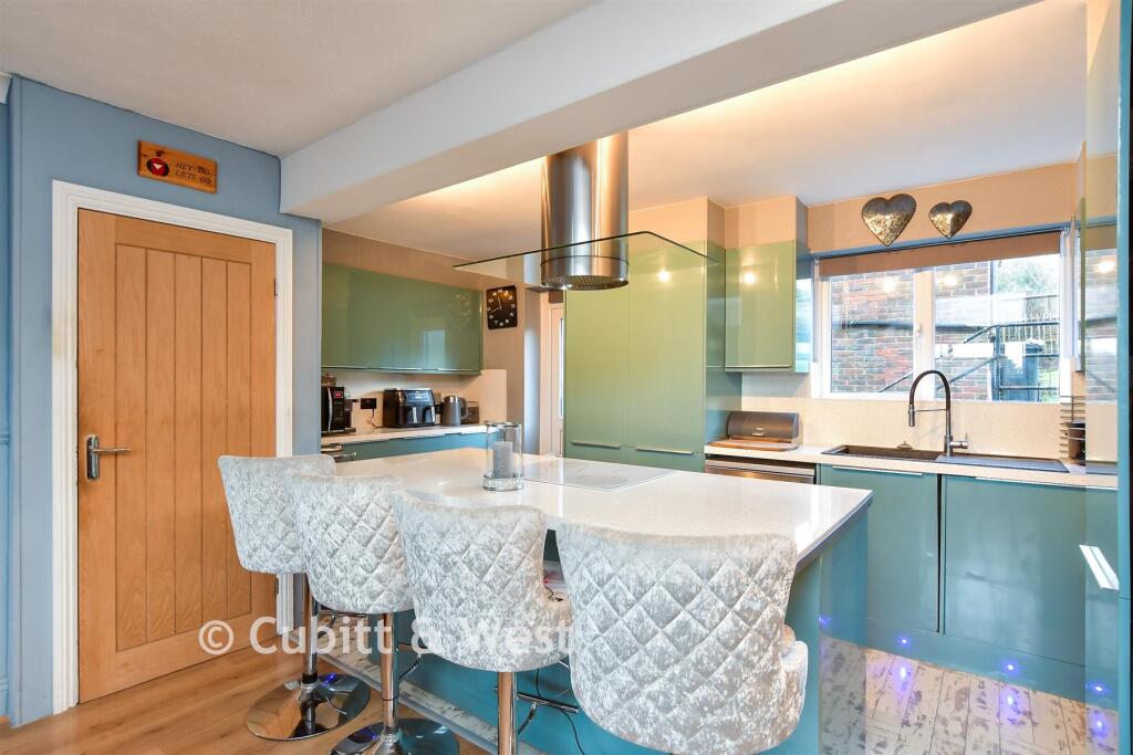 Lounge/ Kitchen