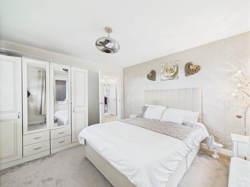 CAM02909G0-PR0425-STILL005