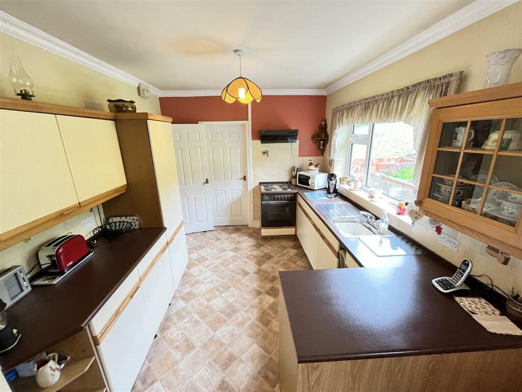 kitchen 2.JPG