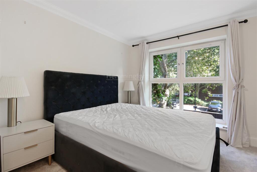 10-250b77426 - AM - Victoria Court, 30 Melville Pl
