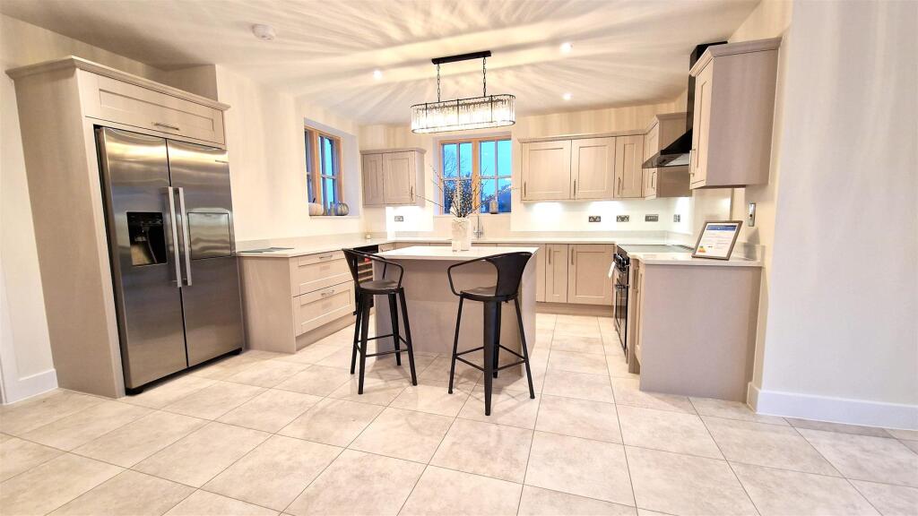 THE CARRIAGES FRONT P1KITCHEN 2.JPEG.jpg