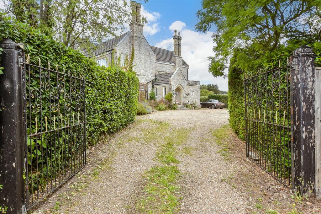 Driveway/Parking