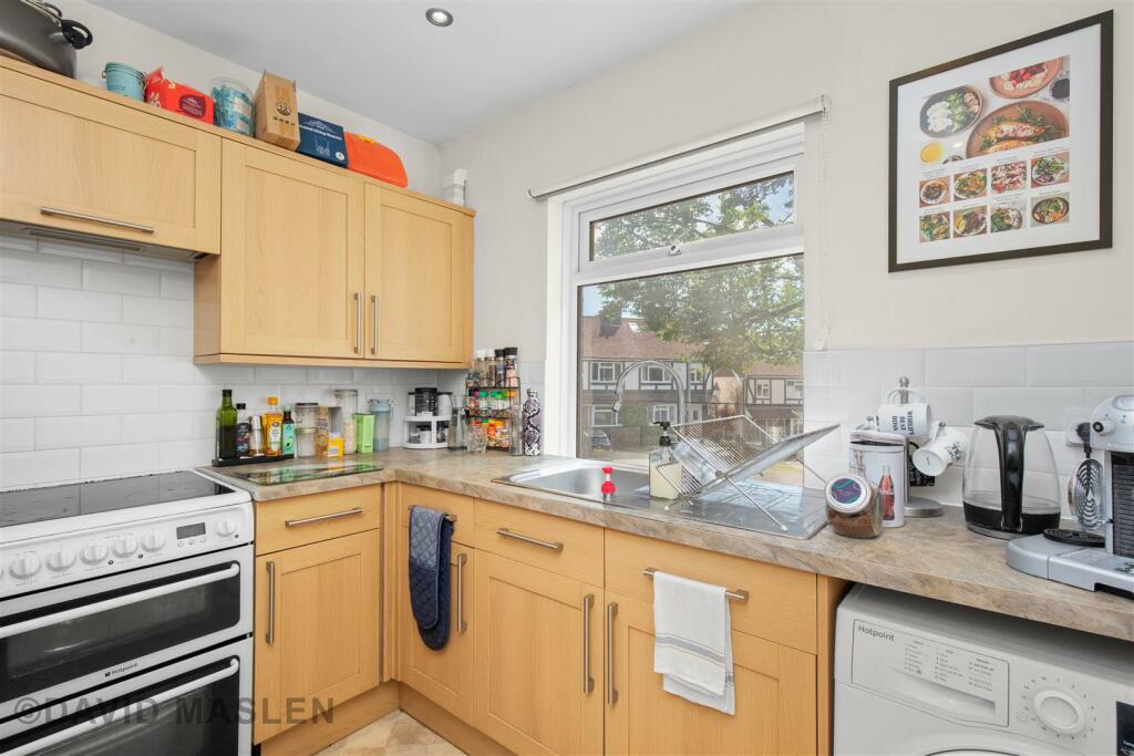 Flat 90a Kitchen.jpg