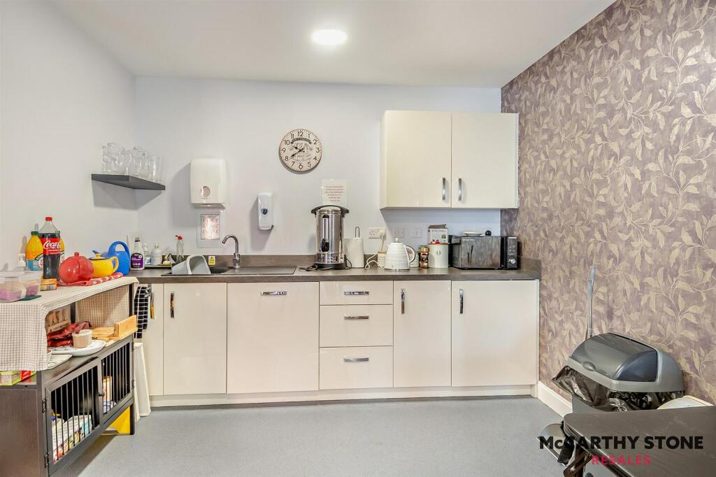8618101-interior26-800.JPG