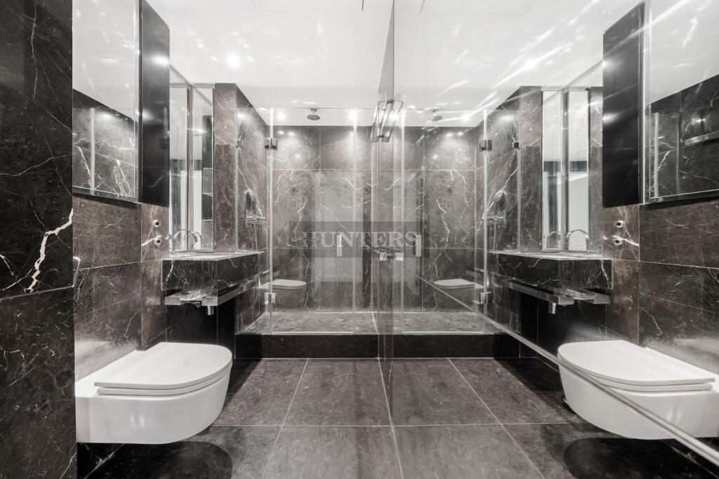 Bathroom      .jpg