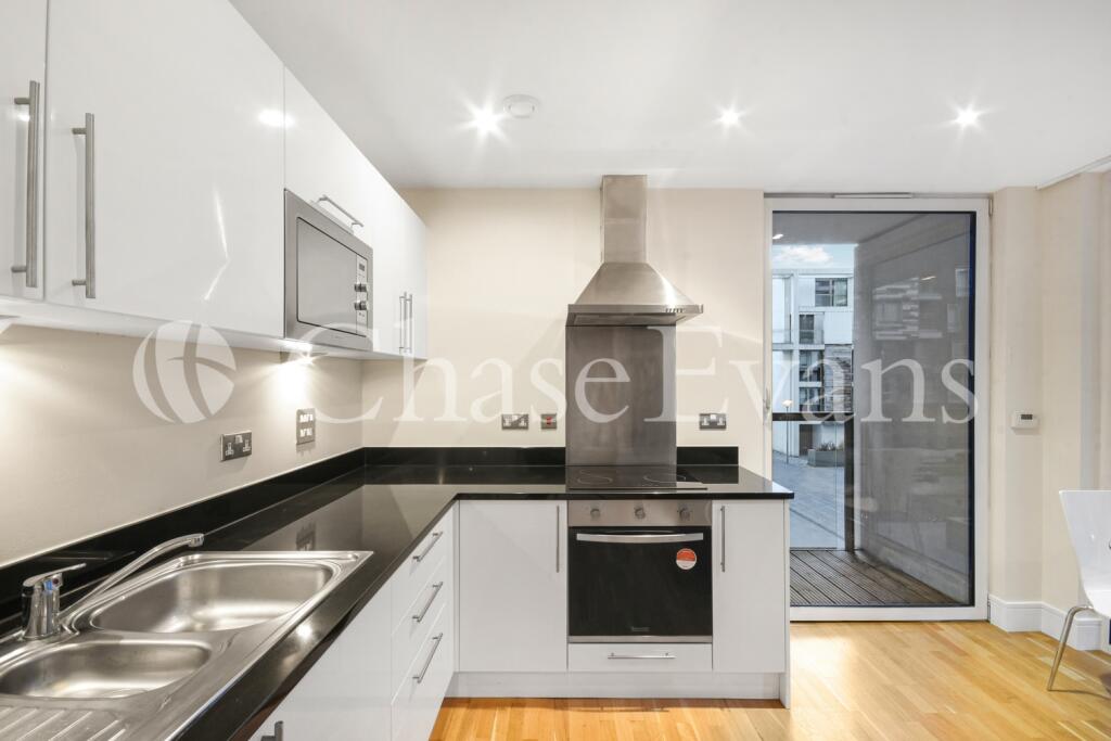 Cobalt Point, Lanter