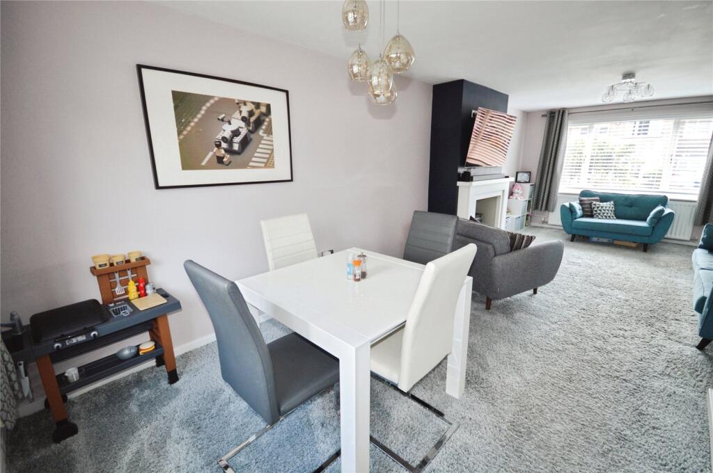 Lounge/Dining Room