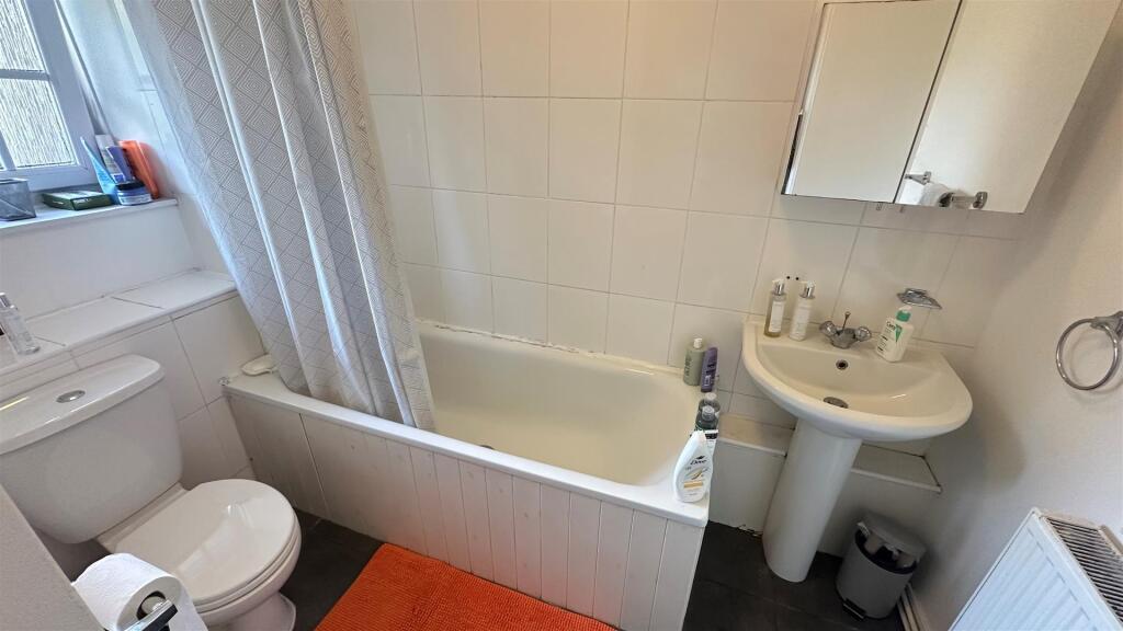 Wenham, Bathroom, EH.jpg