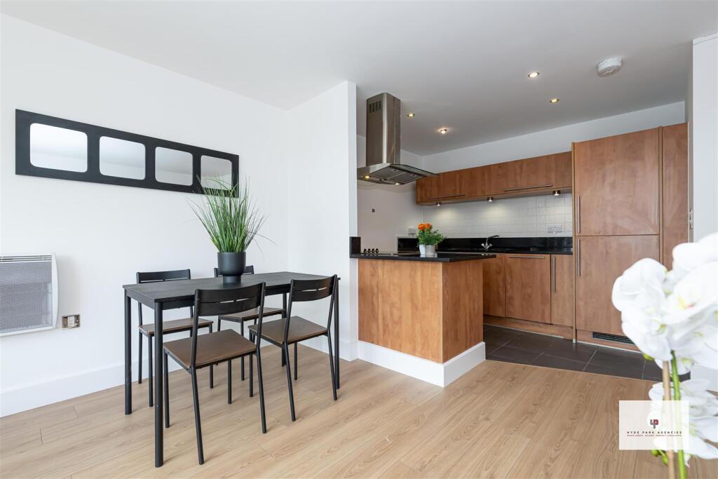 Regents Park Road 10@208-005 HR - HPA.jpg