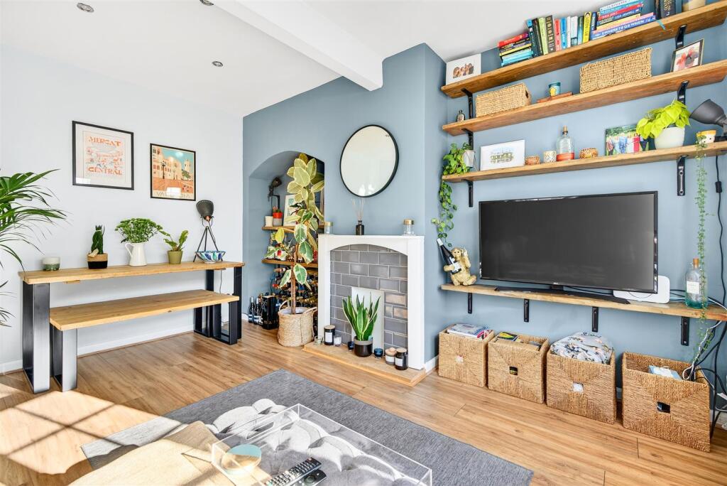 07  To Let 2 Bedroom House Blanchland Road SM4 www