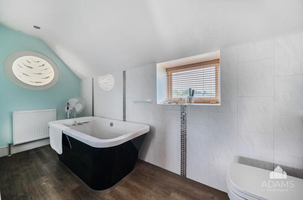 Ensuite to Bedroom 1