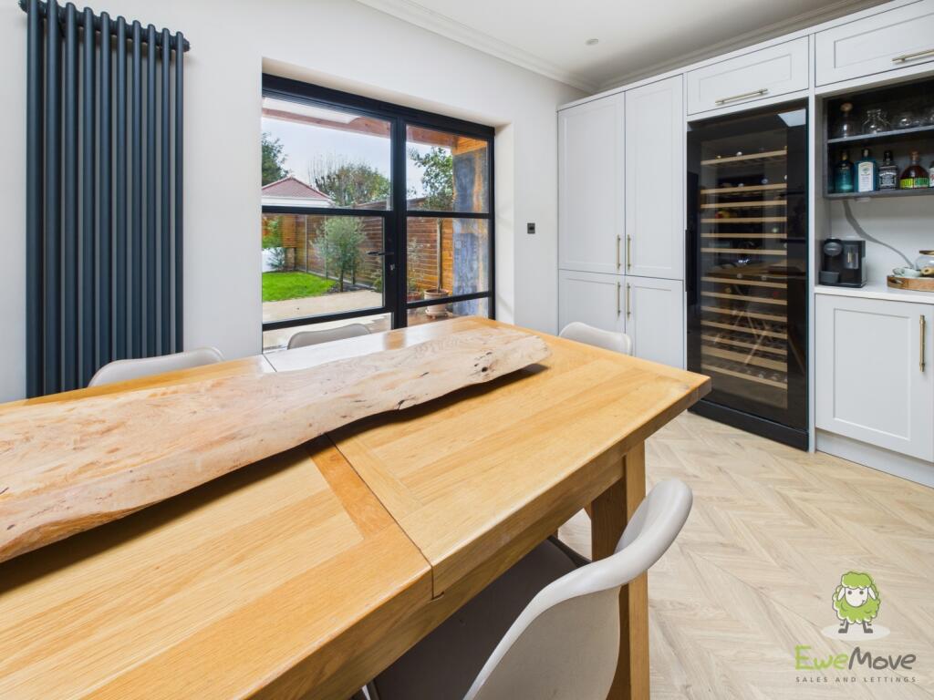 CAM01543G0-PR0166-STILL070