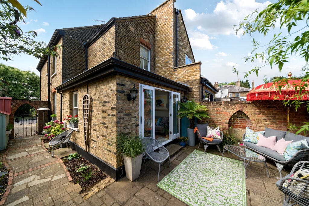 1330286-3-6883493...