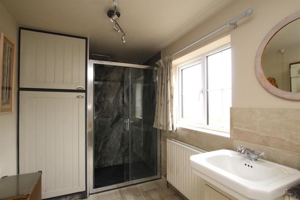 Bathroom - b.JPG