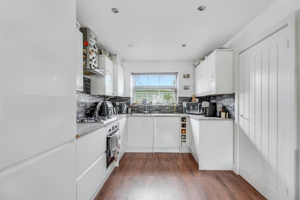 22a Summerfields kitchen.jpg