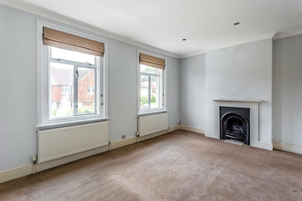 Bedroom 1.jpg