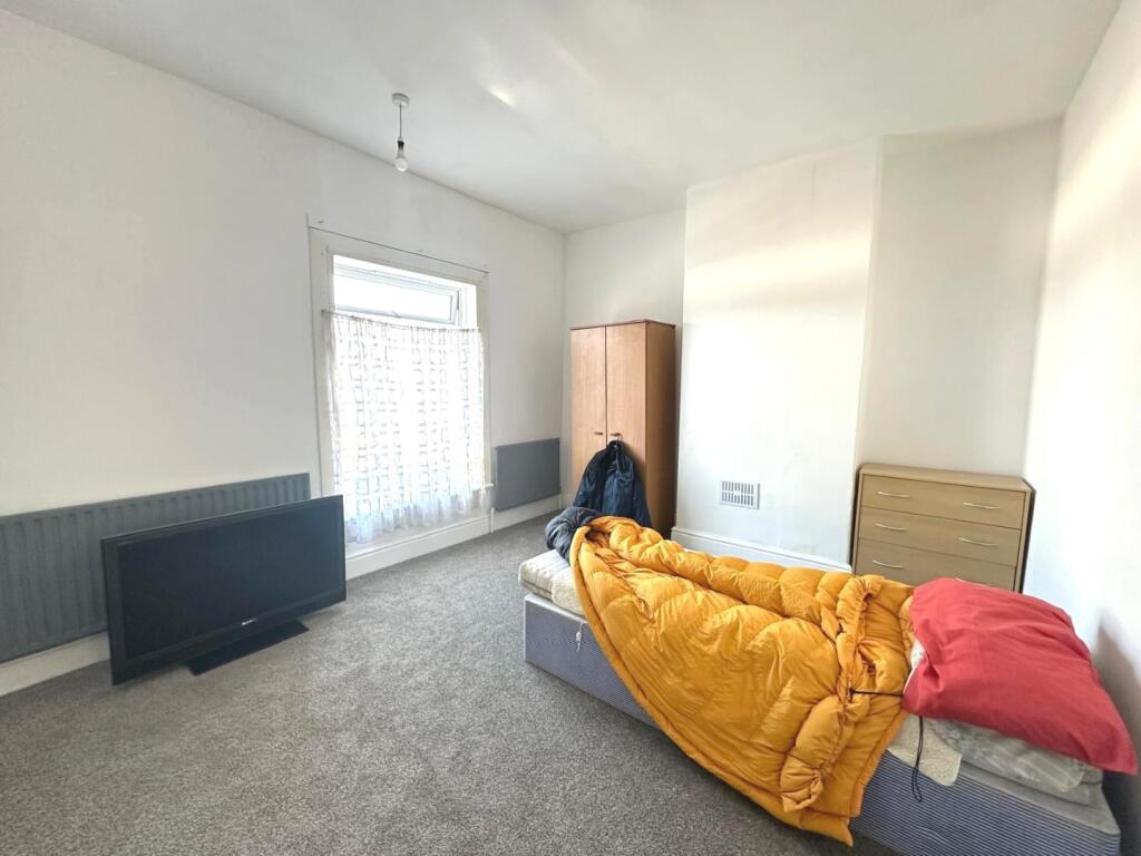 pbox-bedroom-323482.jpg