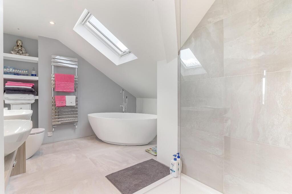 Master Bedroom Ensuite - A.jpg
