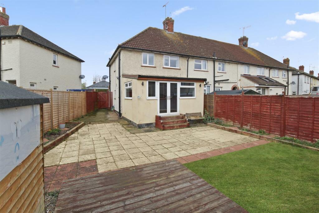 Laburnum Crescent  (12).jpeg