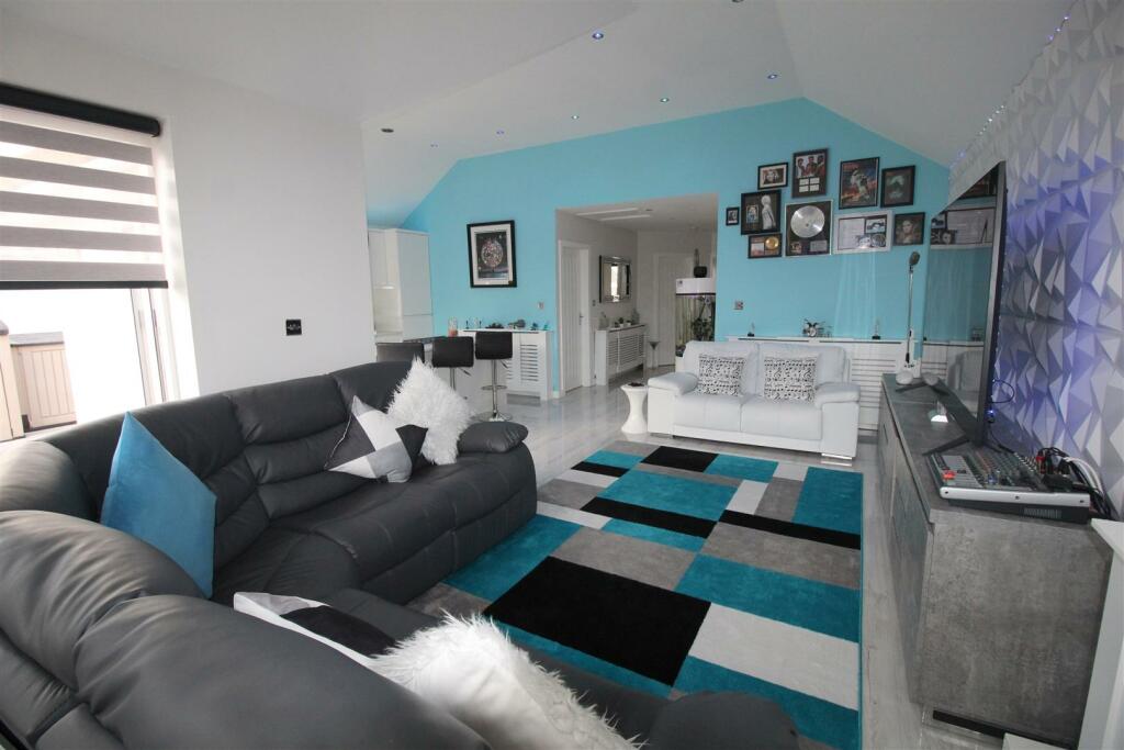 Extended Open Plan Lounge/Dining Room/Breakfast Ki