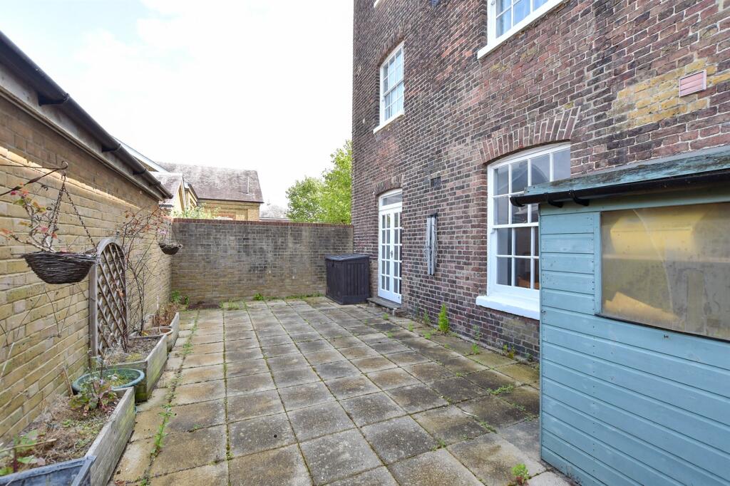 Rear Courtyard Garden