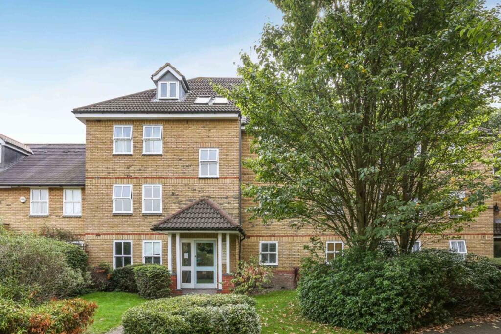 Alfred Close, Chiswick