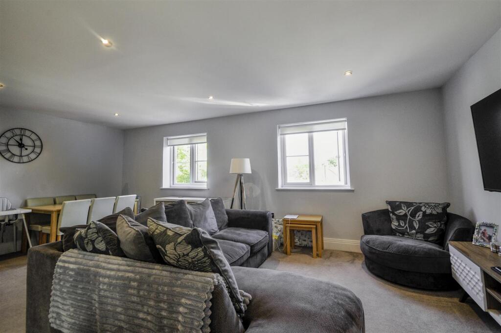 Sitting room 3.jpg