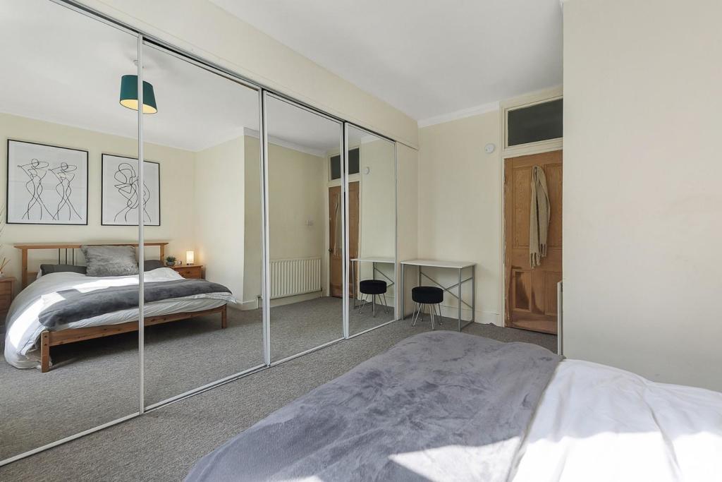Bedroom (4).jpg