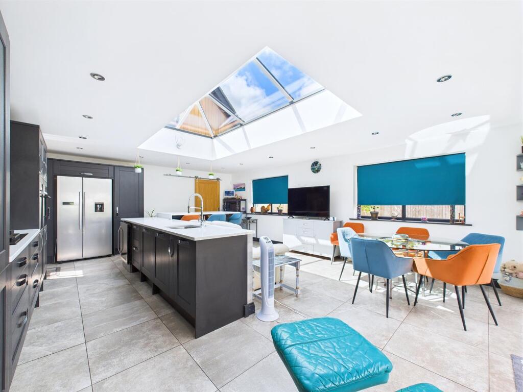 Open Plan Kitchen/Living/Dining Room