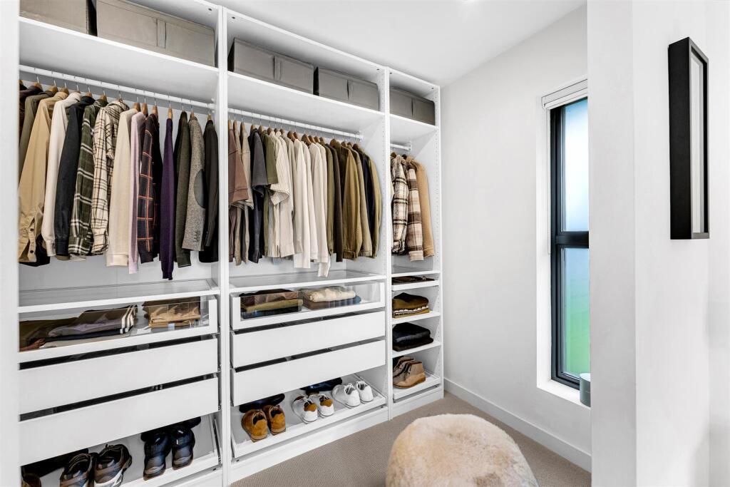 bedroom 2 wardrobes.jpg