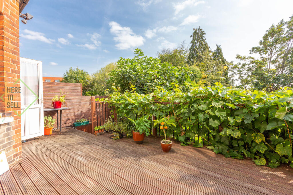 10 Hillside Avenue, N11 3DE-4