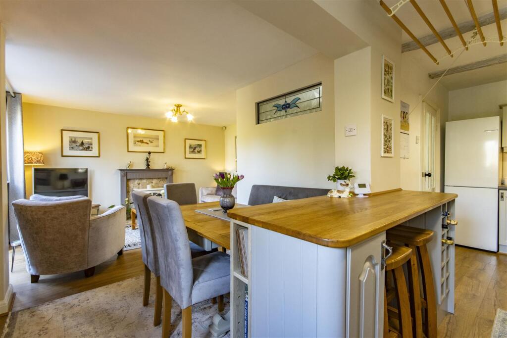 Living/Dining Area