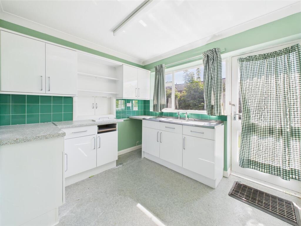Kitchen: