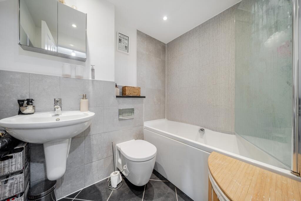 1298142-13-68386b987b203