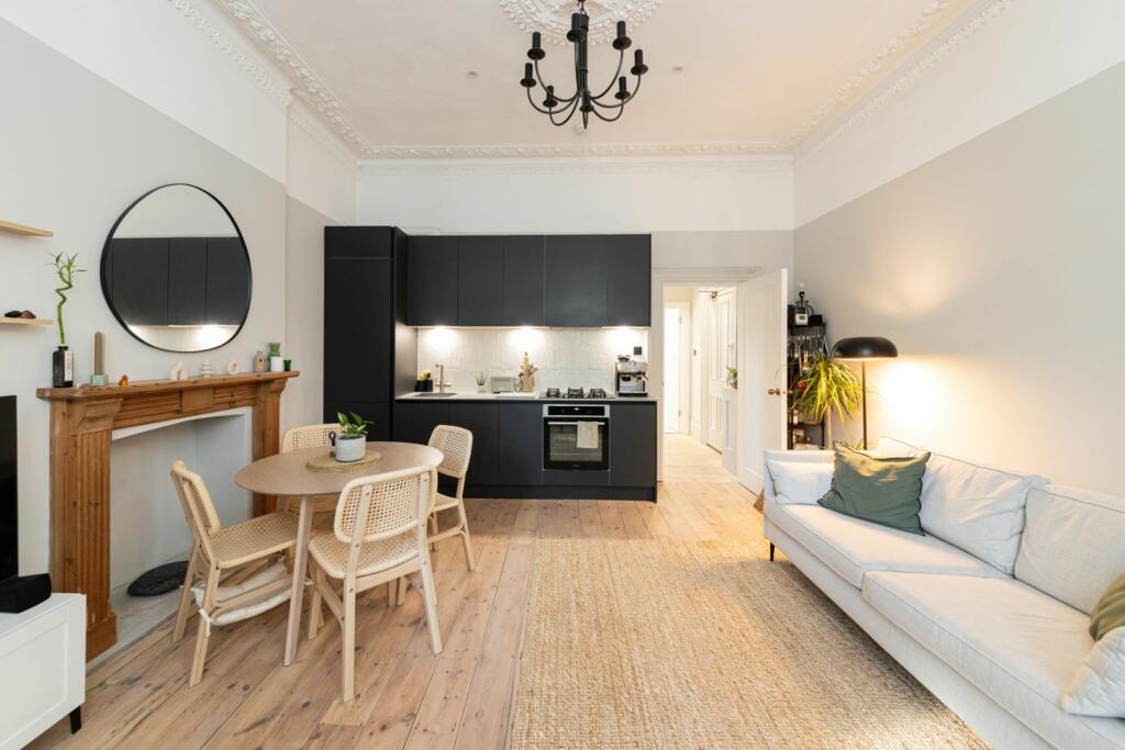 Lounge / Kitchen